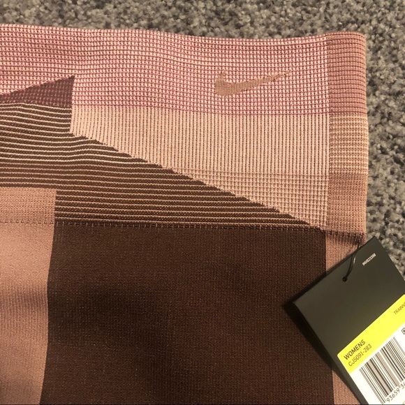 Nike Sculpt Seamless Tight Fit Training Shorts Size Small NWT - Picture 8 of 8